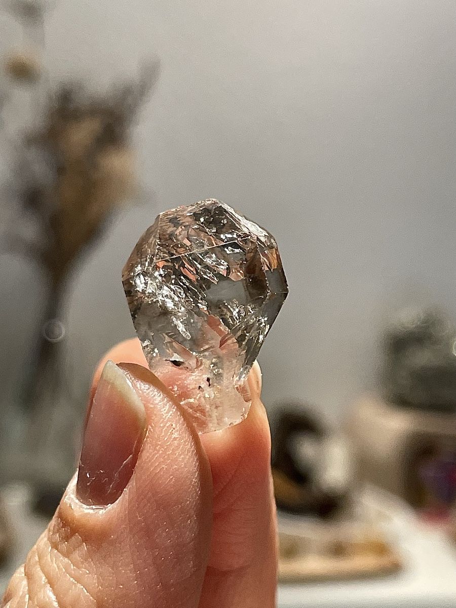 Mineralien & Heilsteine: Glasklarer Namibia-Bergkristall mit Regenbogen-Glanz – Gebraucht aus Schiers von sisikristall