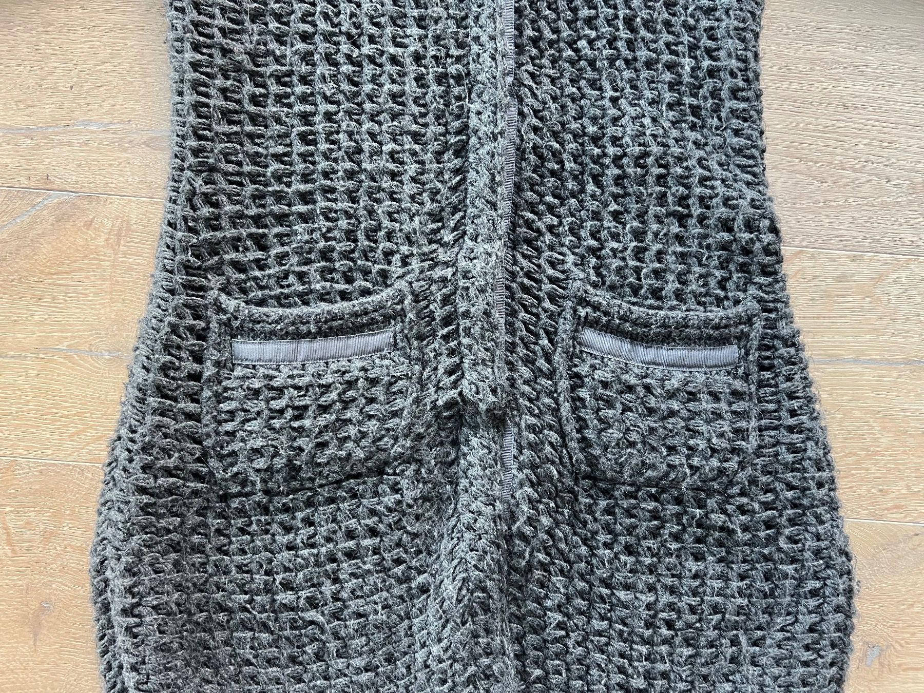 Comma Giacche: Langarm Strickjacke dunkelgrau Grösse 36 – Usato da Niederhelfenschwil venduto da aur_ms6f 2