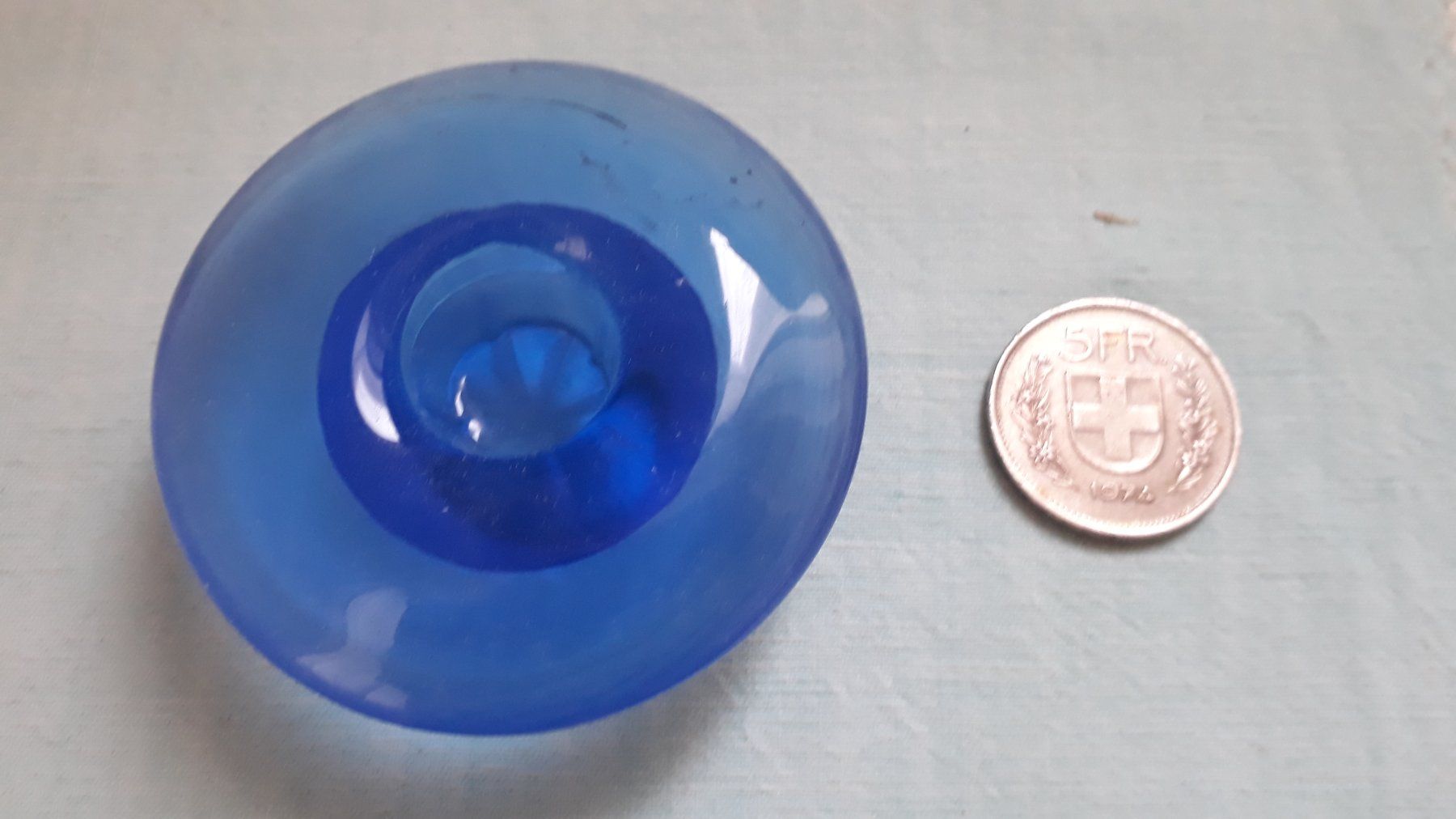 Portacandele: Kerzenständer aus blauem Glas – Usato da Zürich venduto da wildflower26 4