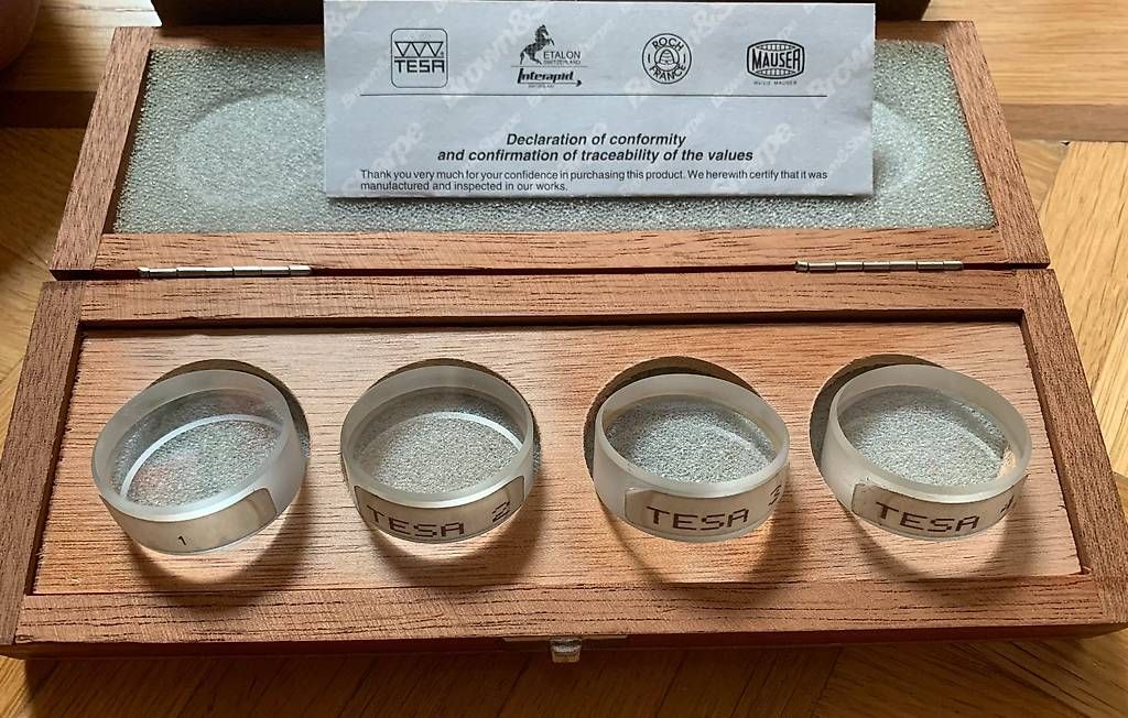 Tesa Misurare: TESA Satz planparallele Prüfgläser + TESA Mikrometer 0-25mm – Usato da Wetzikon ZH venduto da Nicki6 1