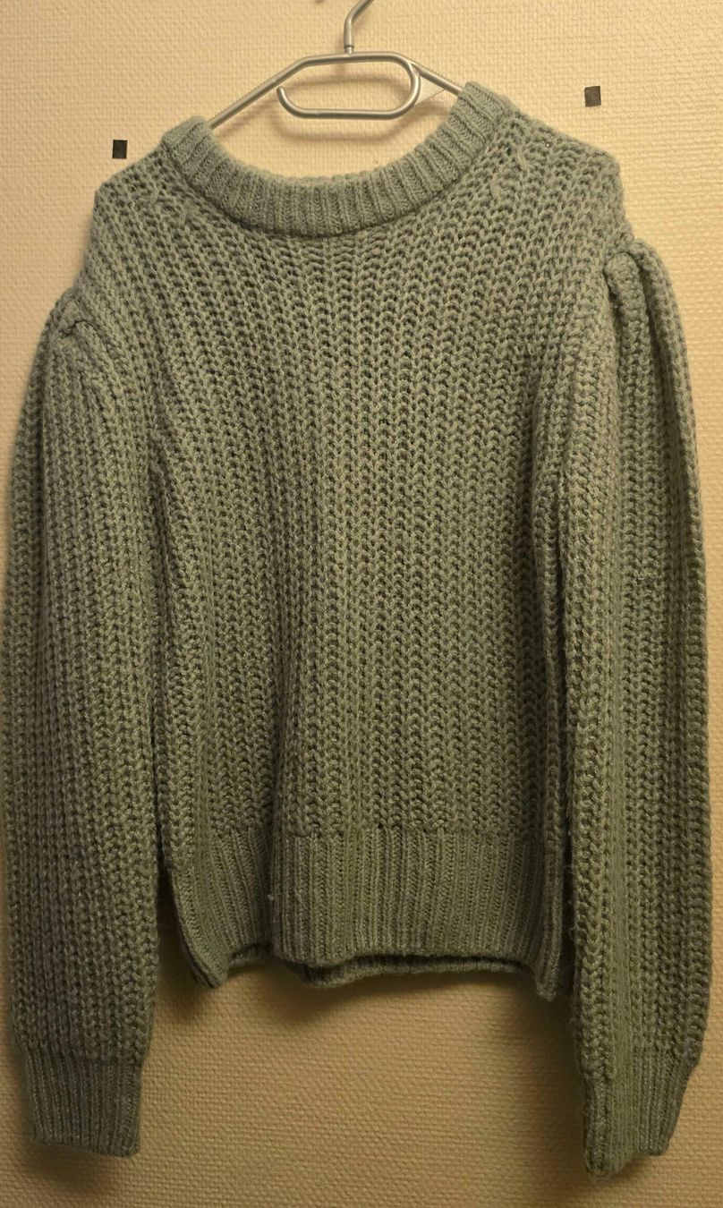 Maglioni & Felpe: Knitted sweater green ribbed structure used condition – Usato da Lausanne venduto da b_r_6z5f