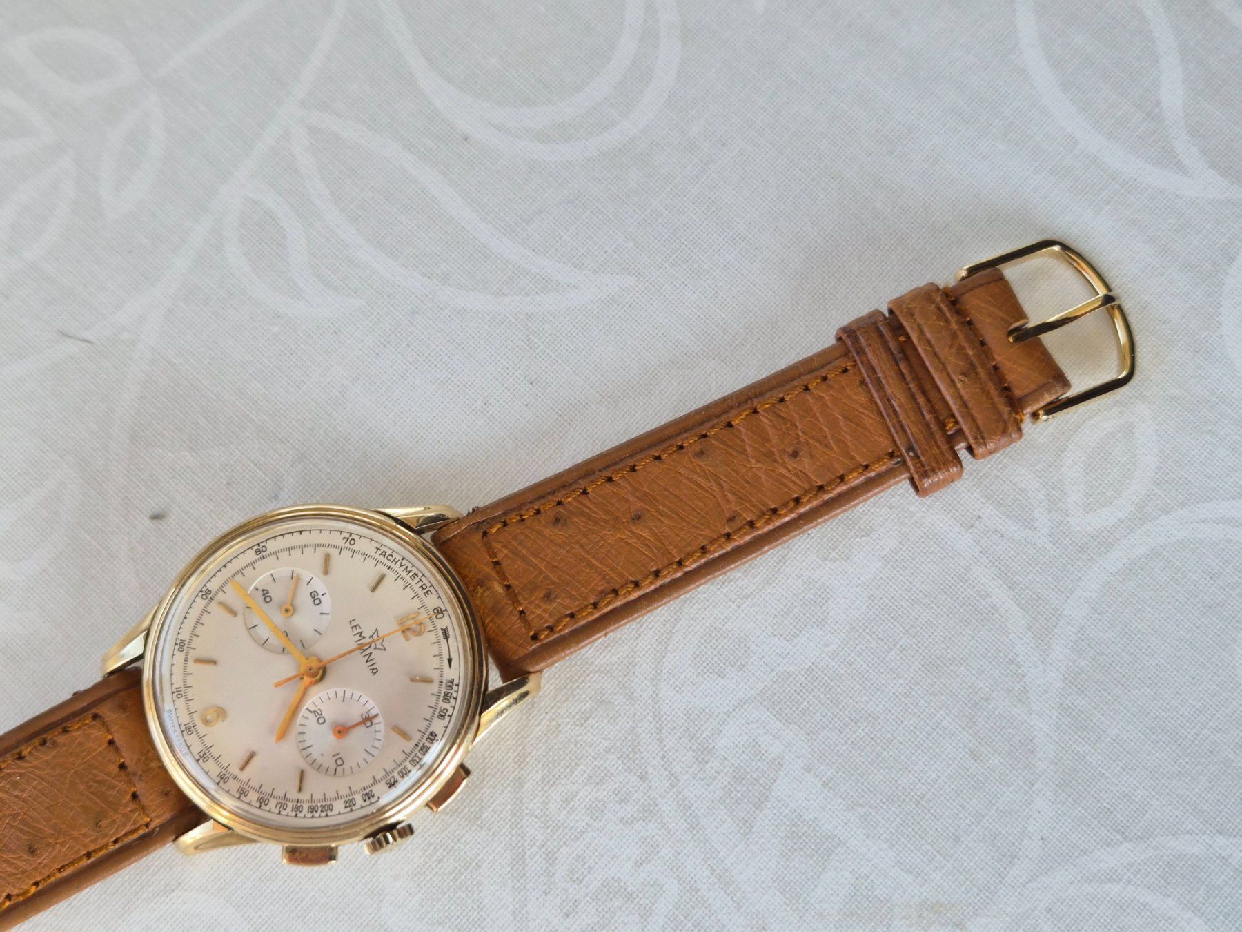 Lemania Uhren: Lemania Chronograph, 18K, von 1945 – Gebraucht aus Chabrey von Horology 1