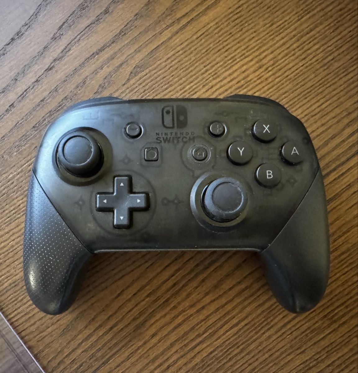 Nintendo Console: Nintendo Switch Pro Controller guter Zustand – Usato da Sursee venduto da Nozi99