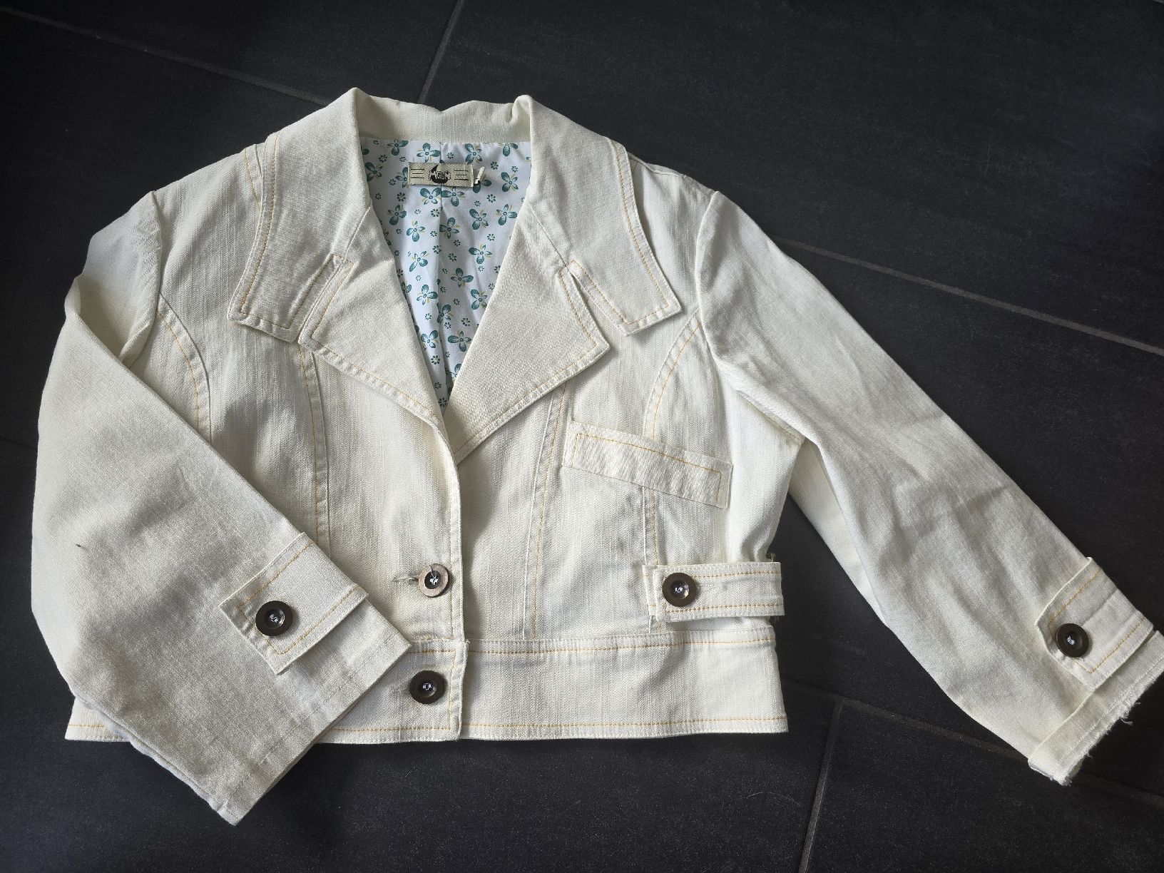 Jacken: Kurzjacke Damen beige Grösse M-L – Gebraucht aus Unterentfelden von Panda-87