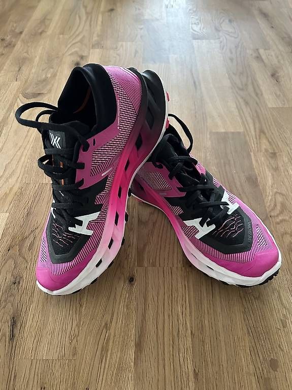 Scarpe da donna: Terraskin Fluo Pink/Black/White – Usato da Innertkirchen venduto da kil_s5yc
