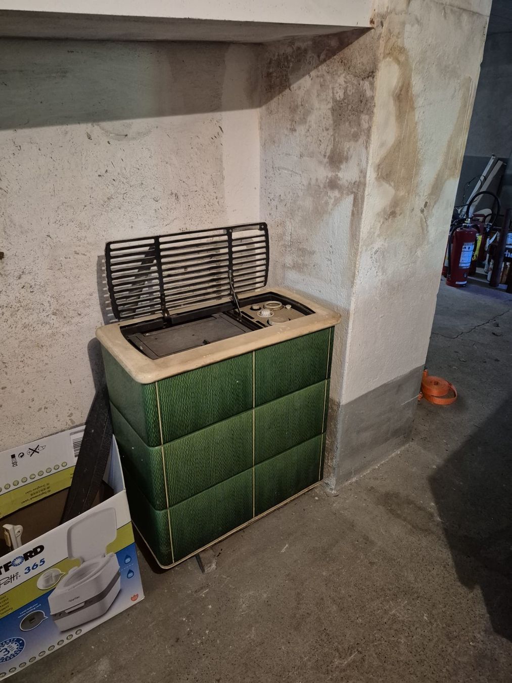 Autres meubles anciens: Antiker mobiler Kachelofen – D'occasion à Windlach par HimmelBlau98 2
