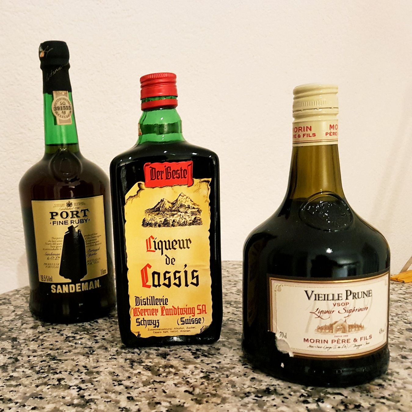 Bevande alcoliche: Port fine ruby+ Vieille Prune+ Casis Liqueur – Usato da Wallisellen venduto da Swissline11