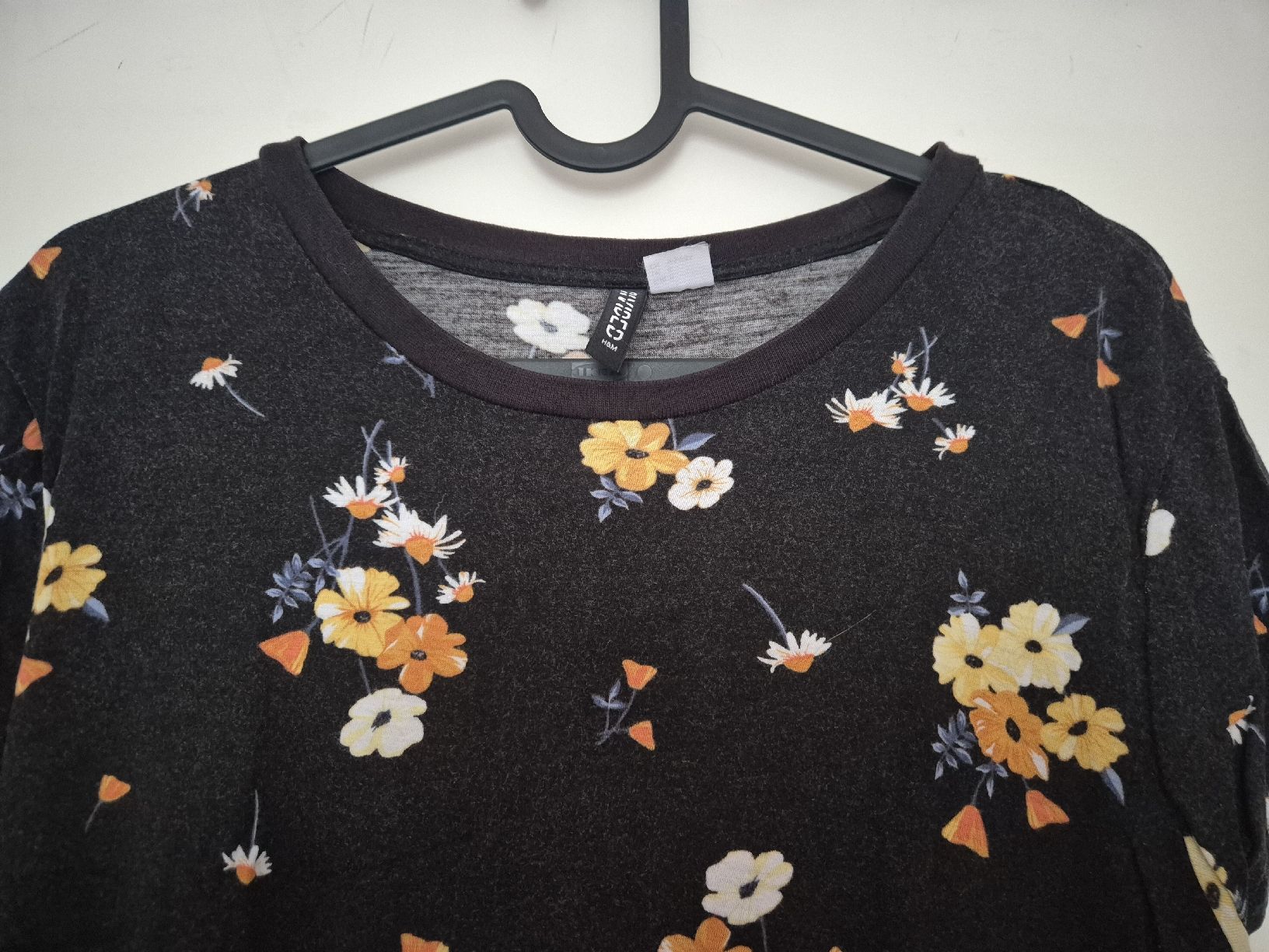 T-shirts: T-Shirt Blumenmuster – Neuf (Voir description) à Aesch BL par sar_j59l 1