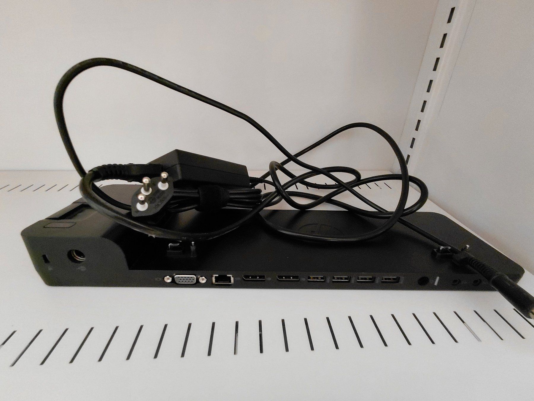 Hewlett Packard Docking station: 3 x Docking-Stations HP  UltraSlim – Usato da Aarau venduto da ljordan