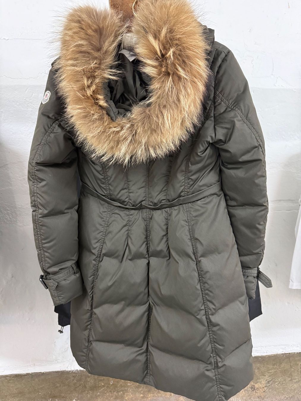 Moncler Cappotti: Moncler Parka mit Fellkapuze – Usato da Lutzenberg venduto da Schatzkiste88 2