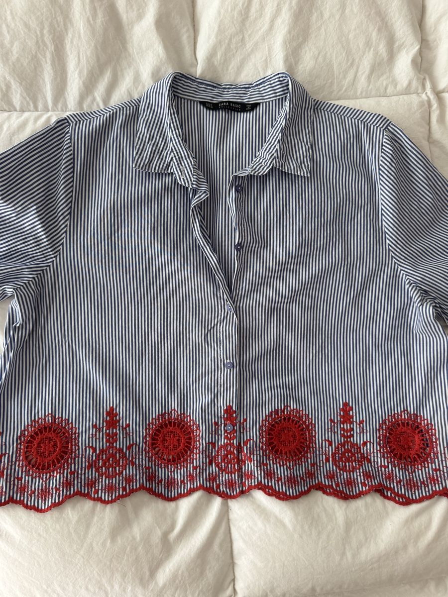 Zara Camicette: Chemise rayée bleue&blanche Zara Basic T.XL broderie rouge – Usato da Genève venduto da lejardindesvetements 1