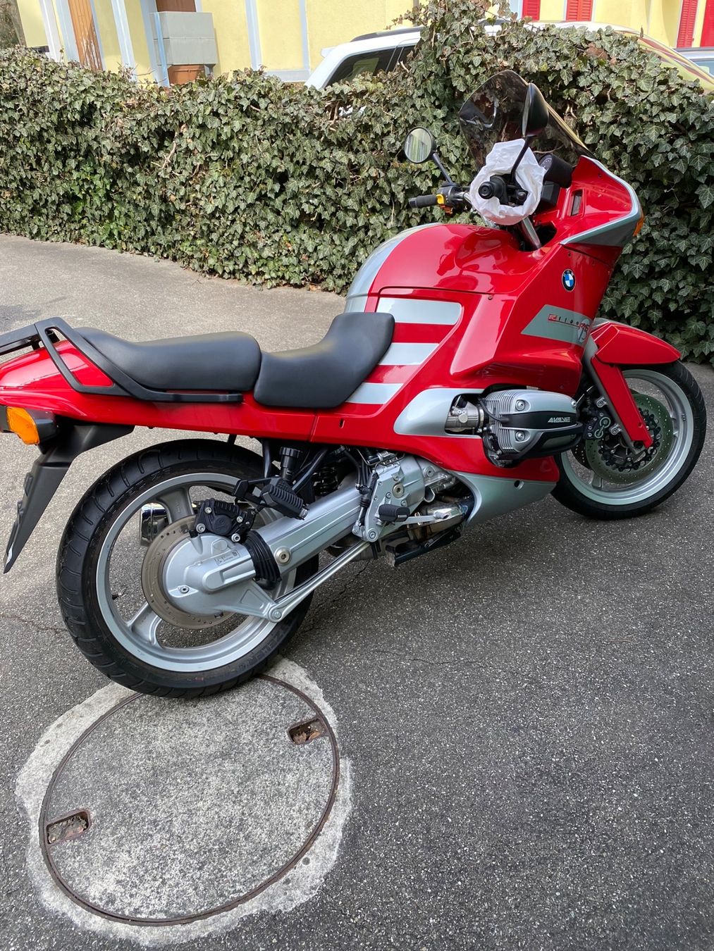 BMW Touring: BMW R1100 RS 75Jahre – Usato da dättlikon venduto da sulsimoto