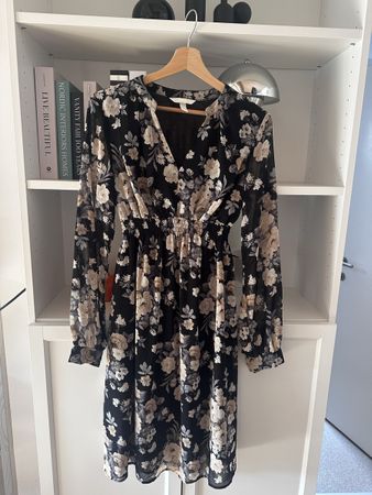 H&M Kleid schwarz Blume boho guter Zustand Zara fashion 