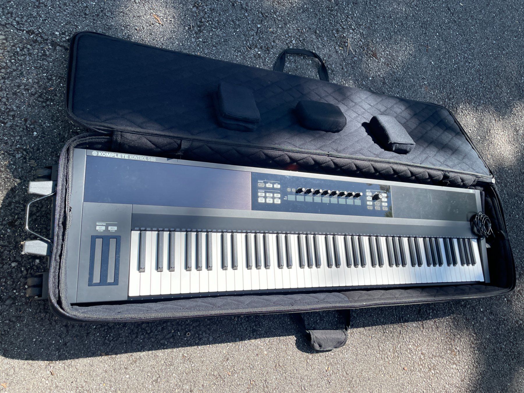Native Instruments Strumenti musicali: Clavier Native Komplete Kontrol S88 + stand (RTX) + softbag – Usato da Grimisuat venduto da alainroche