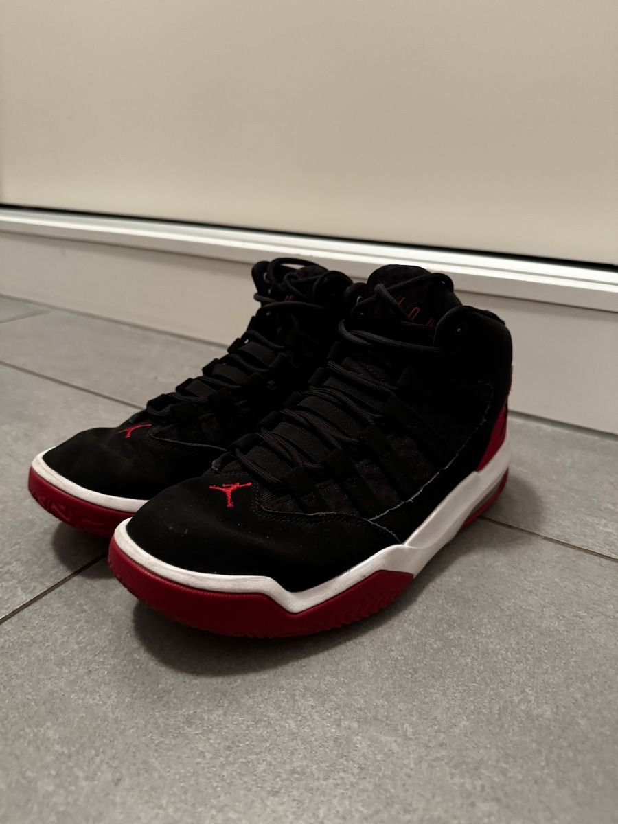 Jordan Herrenschuhe: Chaussure Jordan noir et rouge – Neu (gemäss Beschreibung) aus Rue von dia_p7xh