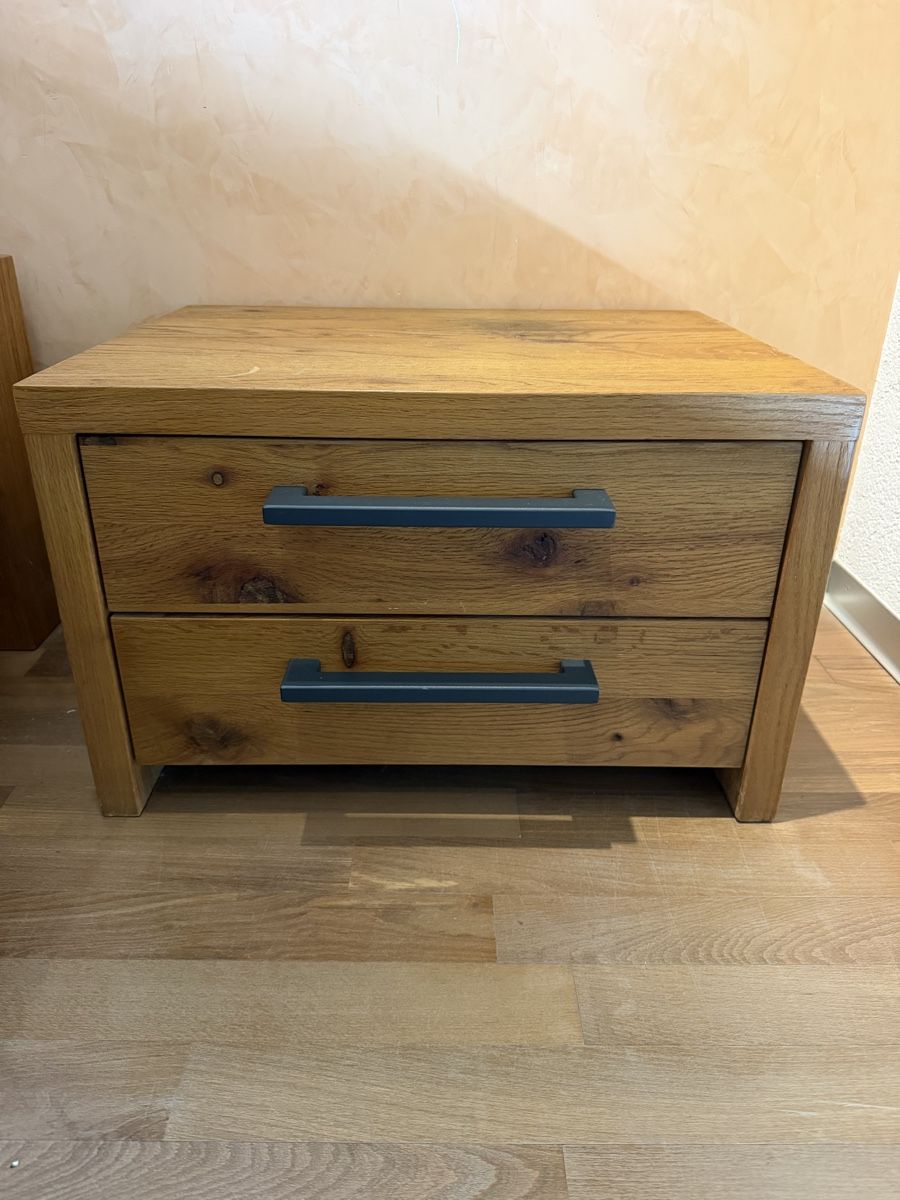 Comodini: 2x Nachttisch massiv – Usato da Worb venduto da DealPoint24