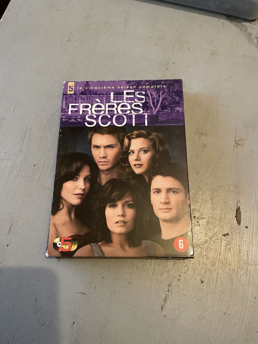 Tutti i DVDs: DVD les frères Scott saison 5 – Usato da moudon venduto da faucheur2