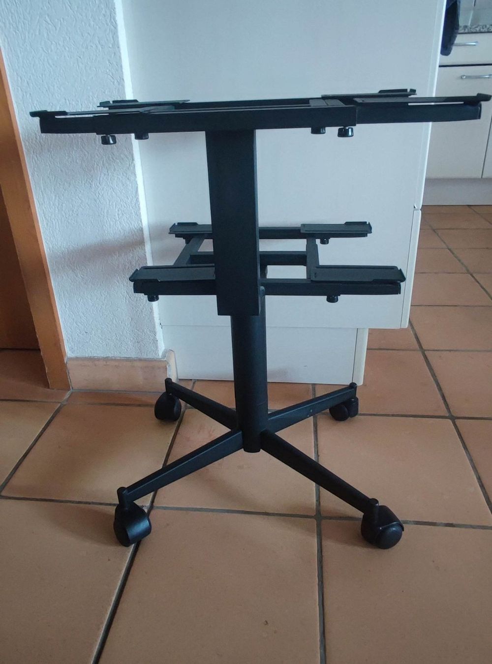 Mobili TV: Meuble Tv / HIFI réglable – Usato da Le Mouret venduto da Serarien 2