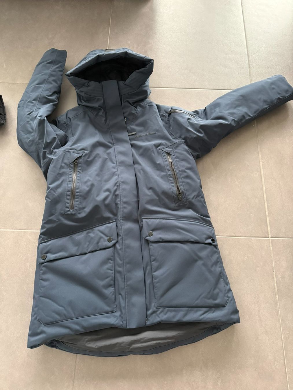 Peak Performance Vestes: Peak Performance W HYPER PARKA dunkelblau – D'occasion à Eich par akkilokipok