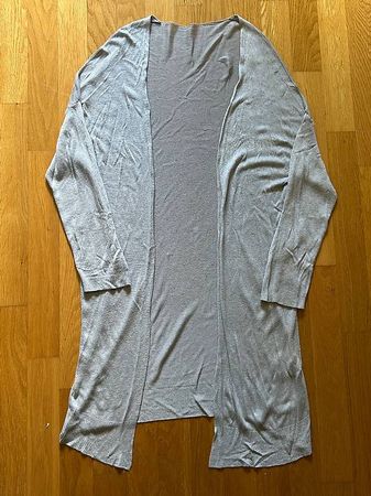 Langer Grauer Strick-Cardigan