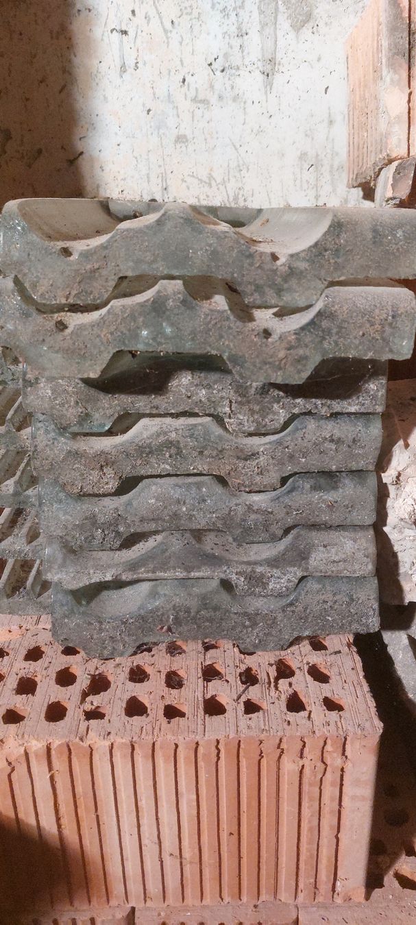 Pietre & tegole: Dachziegel, Glassziegel – Usato da Brislach venduto da ericCH 2