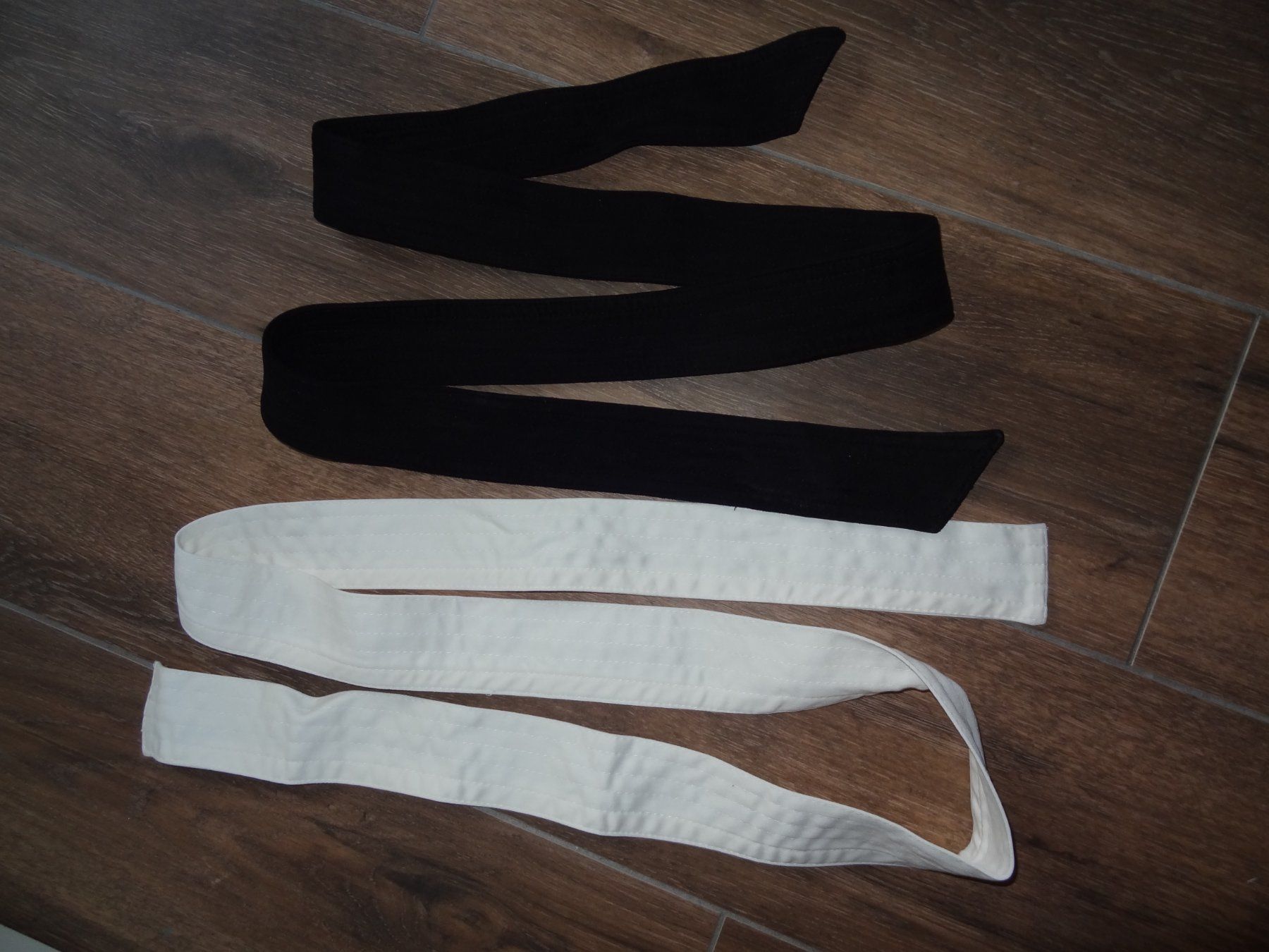 Gürtel: Ceintures noires et blanches - parfait état! – Gebraucht aus Satigny von salvatore73 2