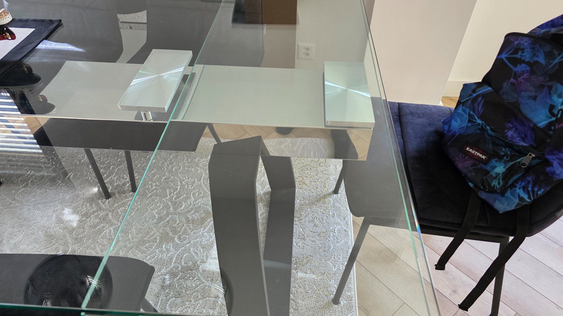 Tables: Table à manger design en verre et métal – Neuf (Voir description) à Troinex par antop63 1