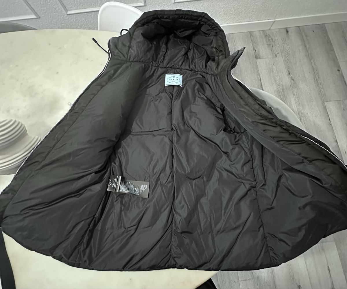 Prada Giacche: Prada Daunenjacke, Schwarz, mit Gürtel – Nuovo (secondo la descrizione) da Frick venduto da Soleil4658 7