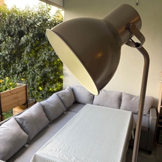 Lampes: Lampe grise – D'occasion à Genève par Ines93