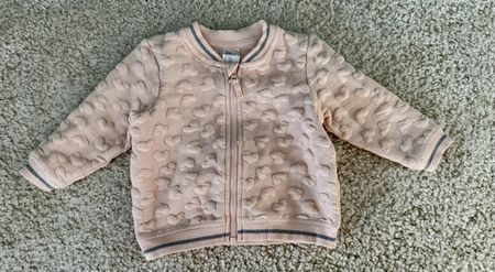 Süsses Baby Jäckli mit Herzmuster, Grösse 68 H&M