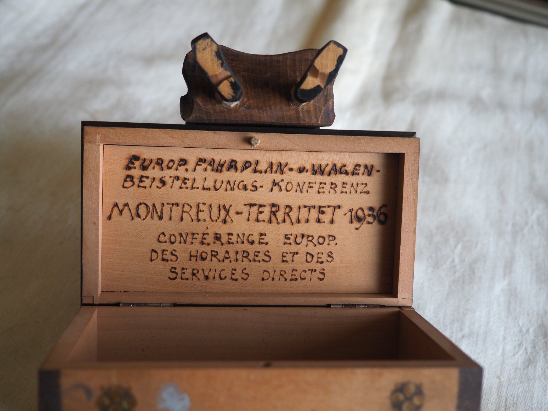 Statuette: Schatulle mit Handorgel Spielerin, Brienzer Schnitzerei – Usato da Schänis venduto da Wewu 6