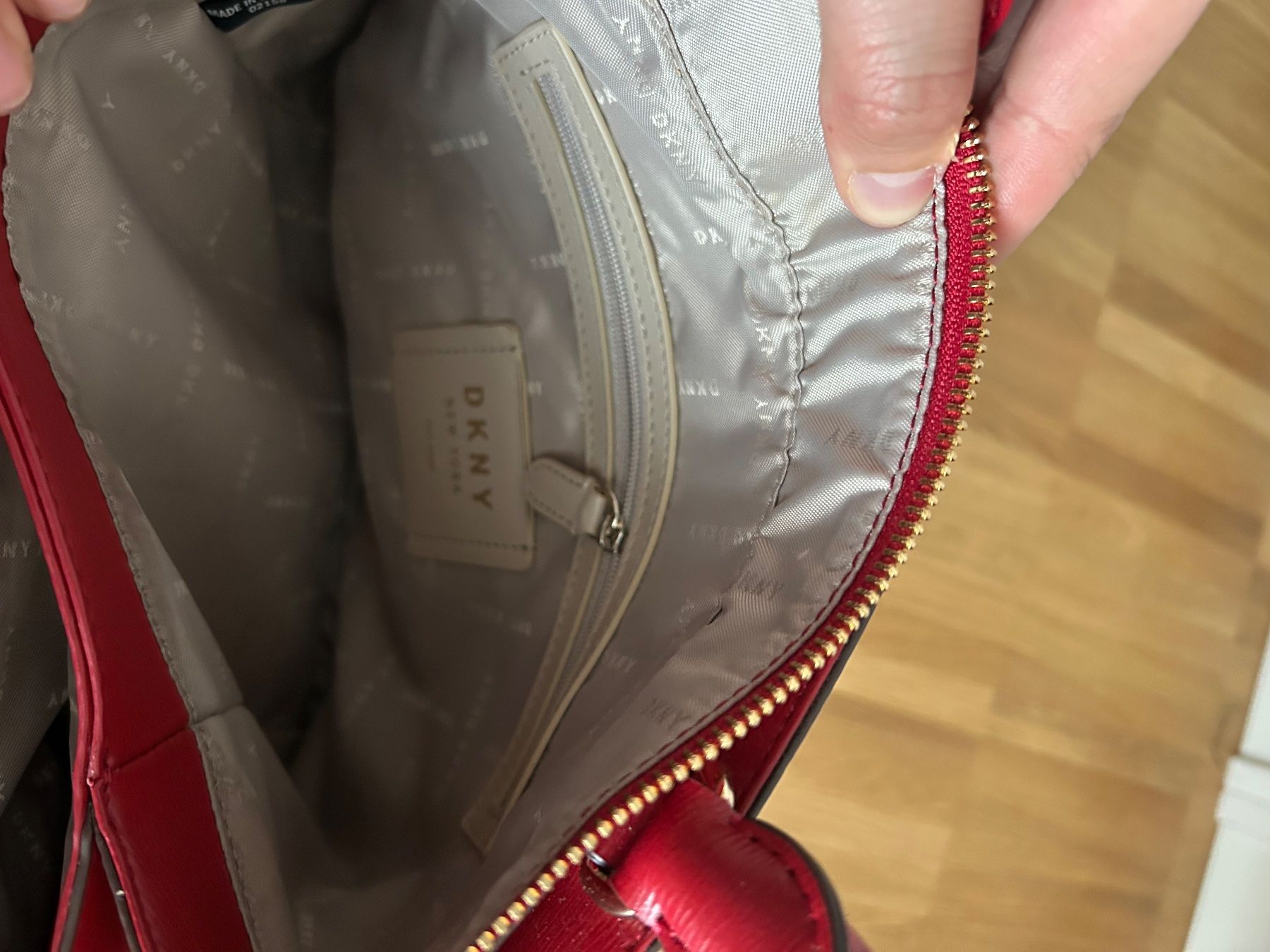 DKNY Borse da donna: DKNY Red Leather Bag - 24x31cm - NEW – Nuovo e nell'imballaggio originale da St. Gallen venduto da dec_2jy6 4