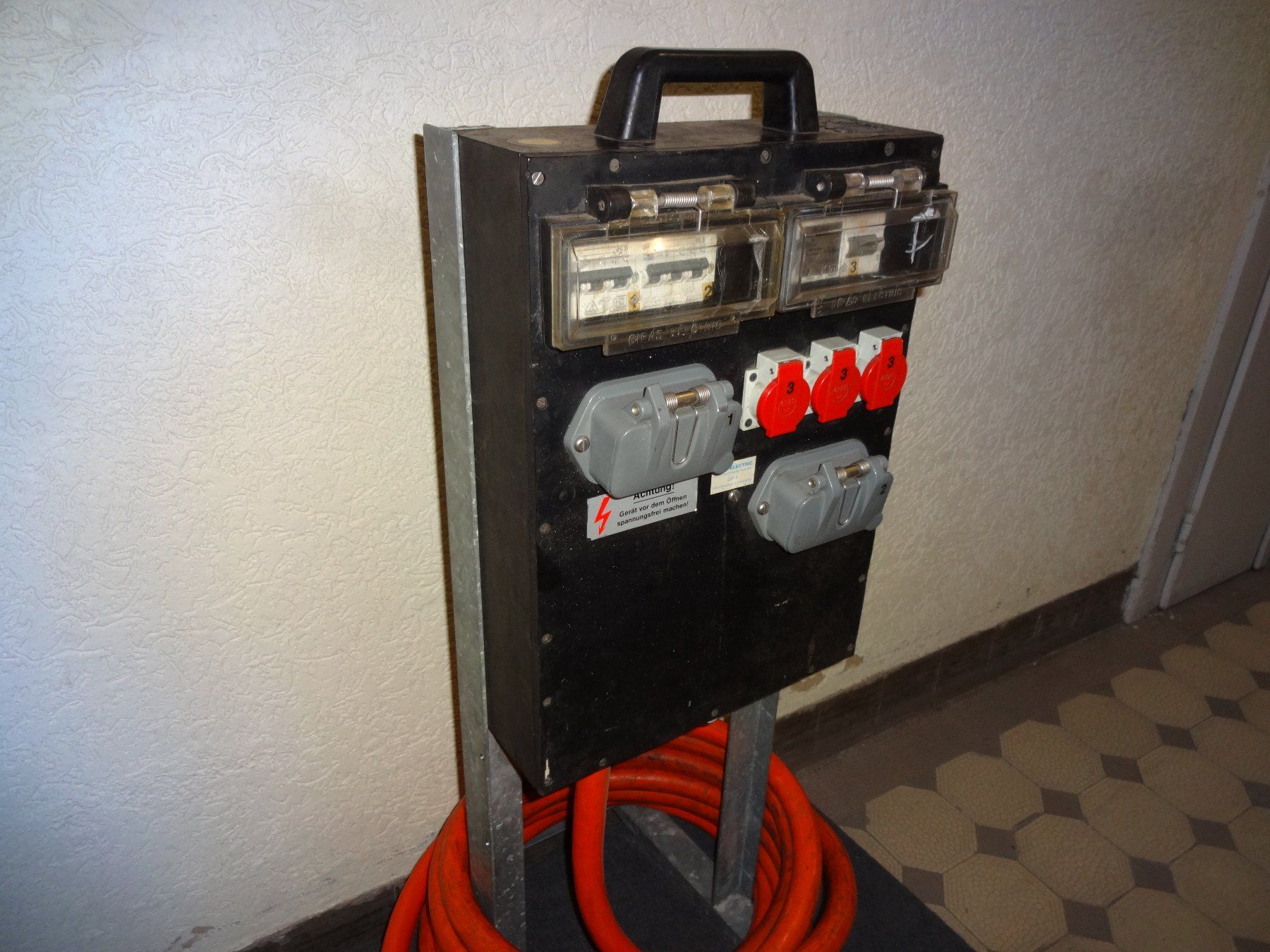 GIFAS Elettrotecnica: Stromverteiler Baustromverteiler von GIFAS 63A mit Kabel – Usato da St. Gallen venduto da WWL 2