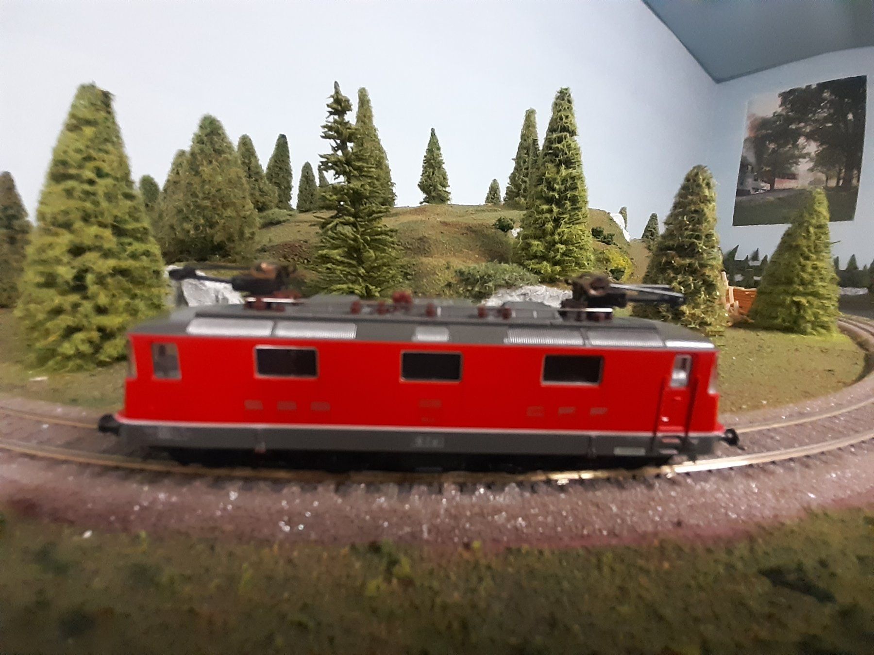 Fleischmann Modellini di ferrovie: Fleischmann Re 4/4 II, rot – Usato da Bassersdorf venduto da darki77