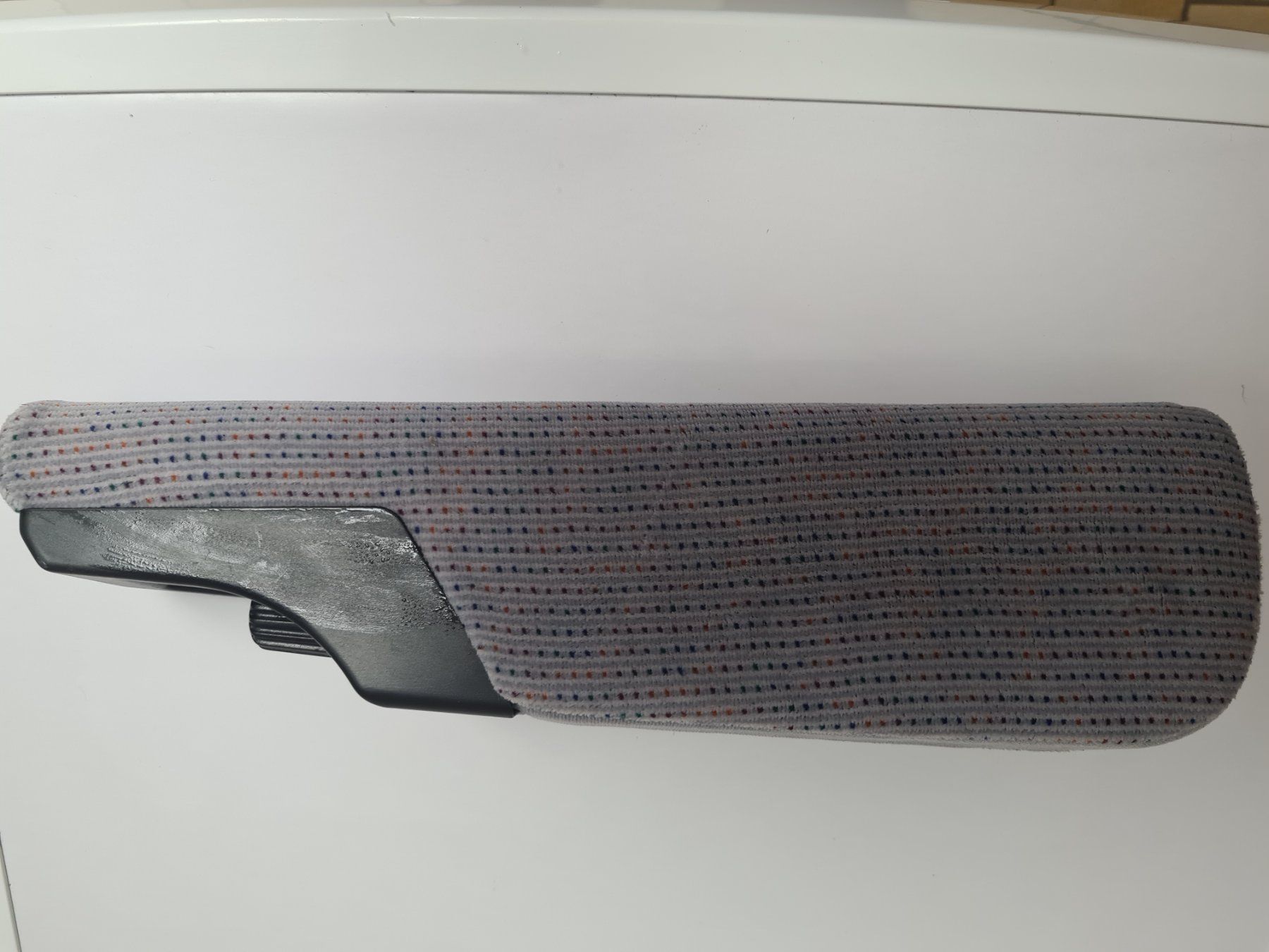 VW Alle Autoersatzteile: VW T4 Multivan Armlehne Stoff grau – Gebraucht aus Zeihen von kaeferpolo55