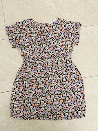 Sommerliches Blumenkleid von H&M, Gr. 122, Top Zustand!