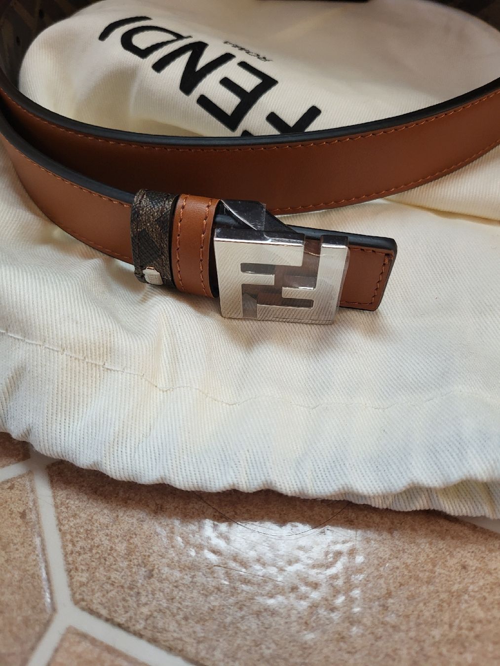 Fendi Cinture: Fendi FF Gürtel – Nuovo e nell'imballaggio originale da Zweisimmen venduto da Adorable 3