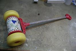 Sehr altes  Fisher Price  Spielzeug im Fundus Zustand