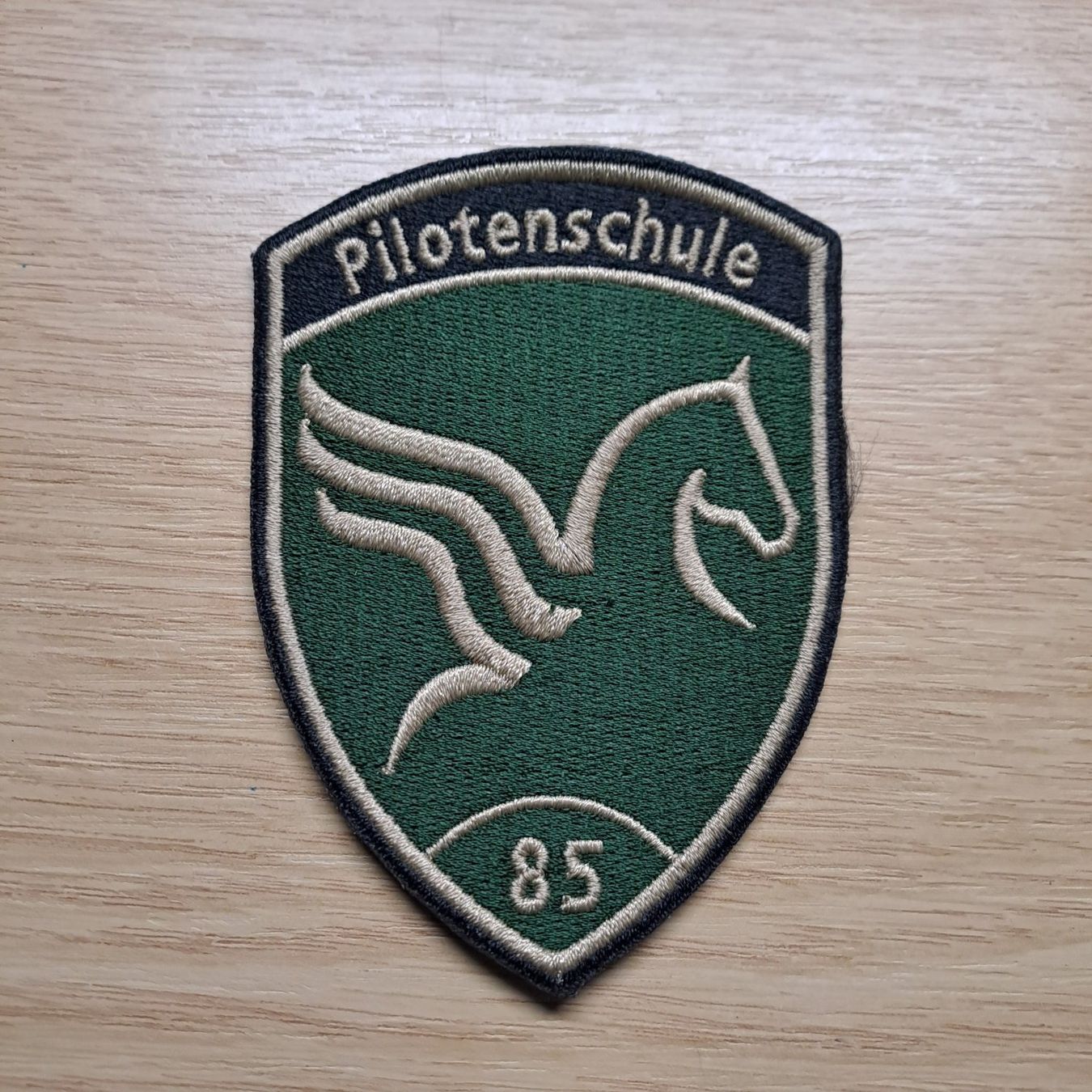 Armée suisse Plaquettes & Badges: Pilotenschule 85 – Neuf (Voir description) à Gipf-Oberfrick par Mig_29