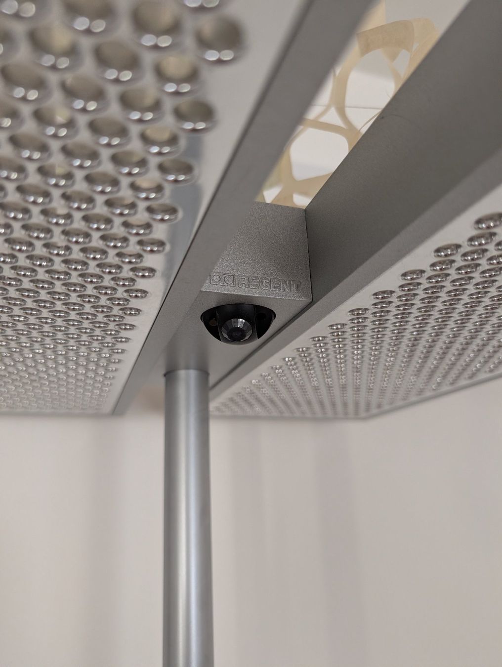 Regent Lampade: REGENT Stehlampe >17'000 Lumen – Usato da Riehen venduto da Arginin 2