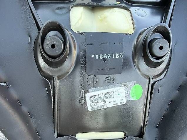 Tutti i ricambio per moto: Harley Davidson Low Rider Sattel NEU – Usato da Muttenz venduto da Mbrunen 2