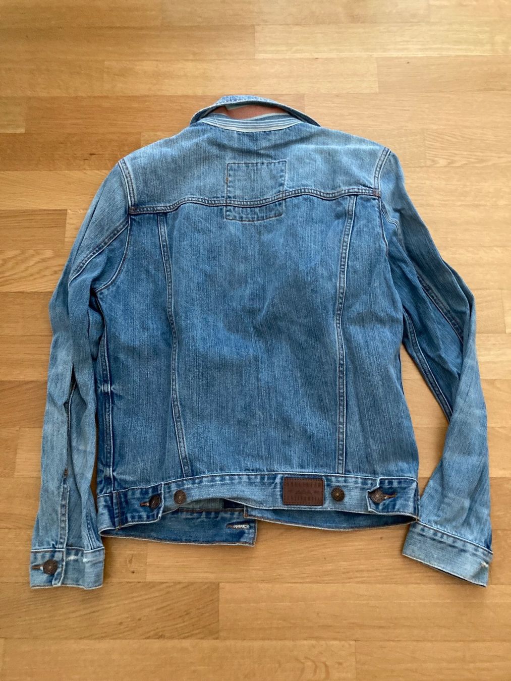 Giacche: (E) Hollister Jeansjacke S – Usato da Jonen venduto da Sevenb 1