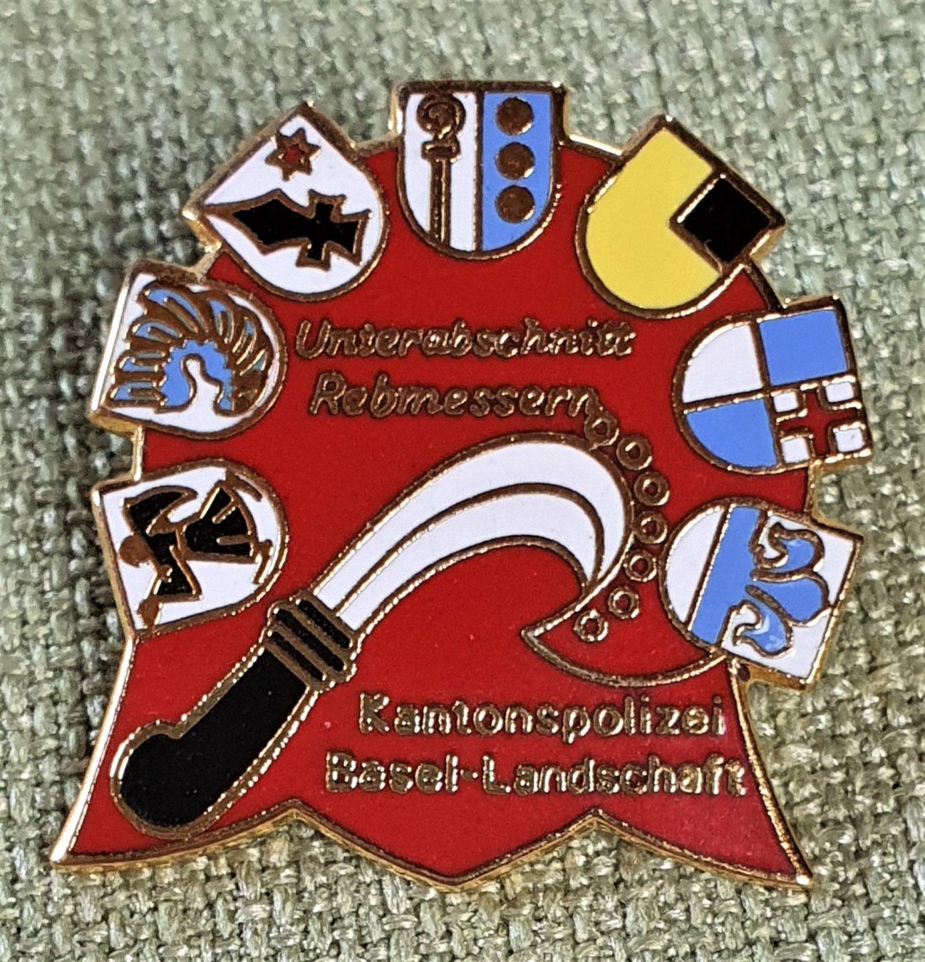 Placchette & Badge: F349 Pin Kantonspolizei Basel-Landschaft – Usato da Reinach BL venduto da Boston-Verkauf