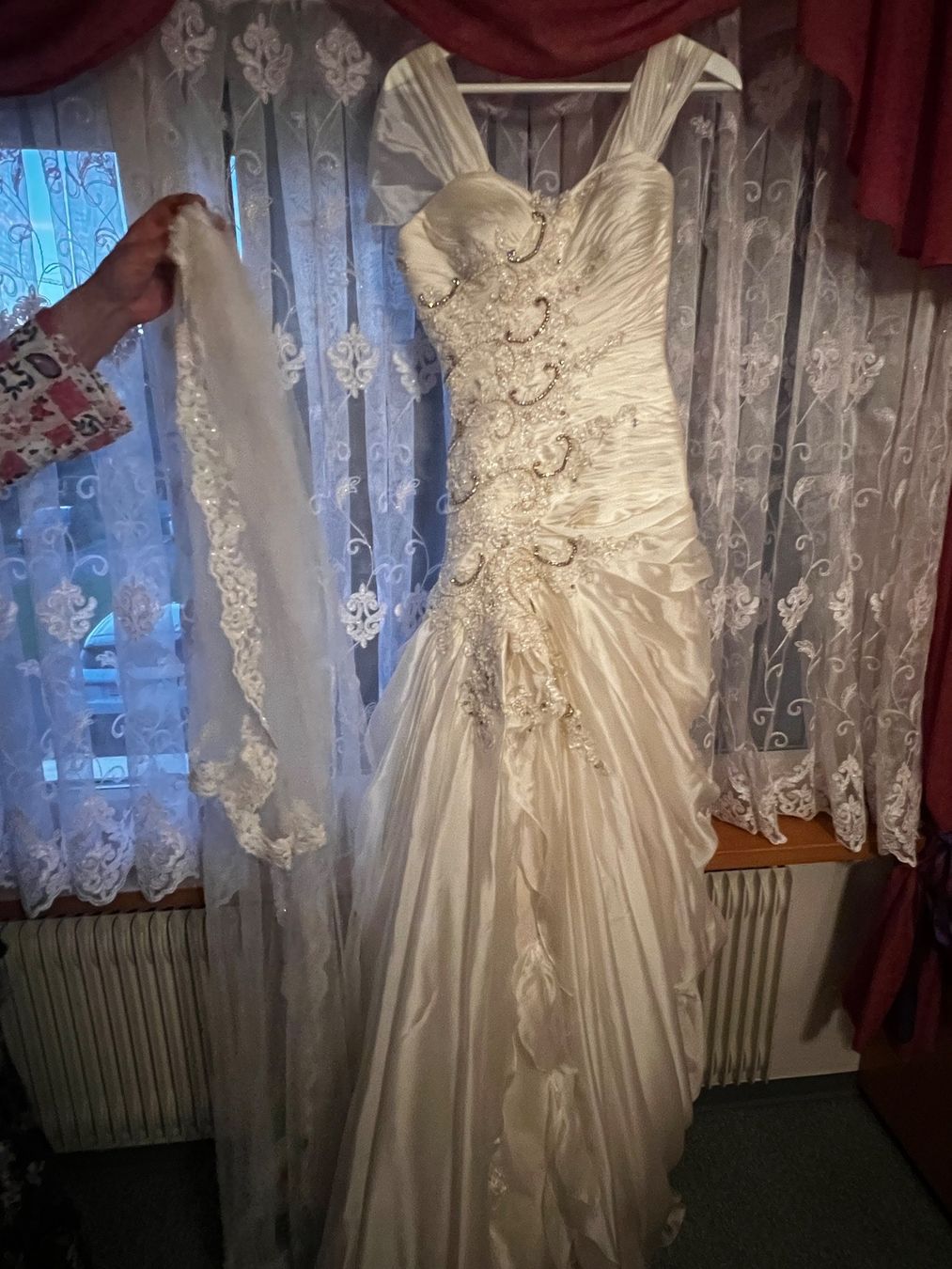 Vestiti: Traumhaftes Brautkleid mit Schleppe – Usato da Ulisbach venduto da Etchlab.ch