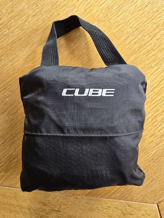 Cube Faltrucksack schwarz neuwertiger Zustand kompakt