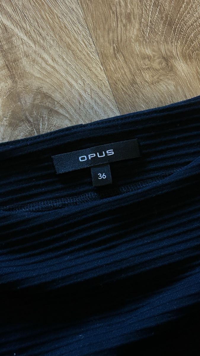 Opus Robes: Robe noir OPUS – Neuf (Voir description) à Yverdon-les-Bains par Little_M0nster 2