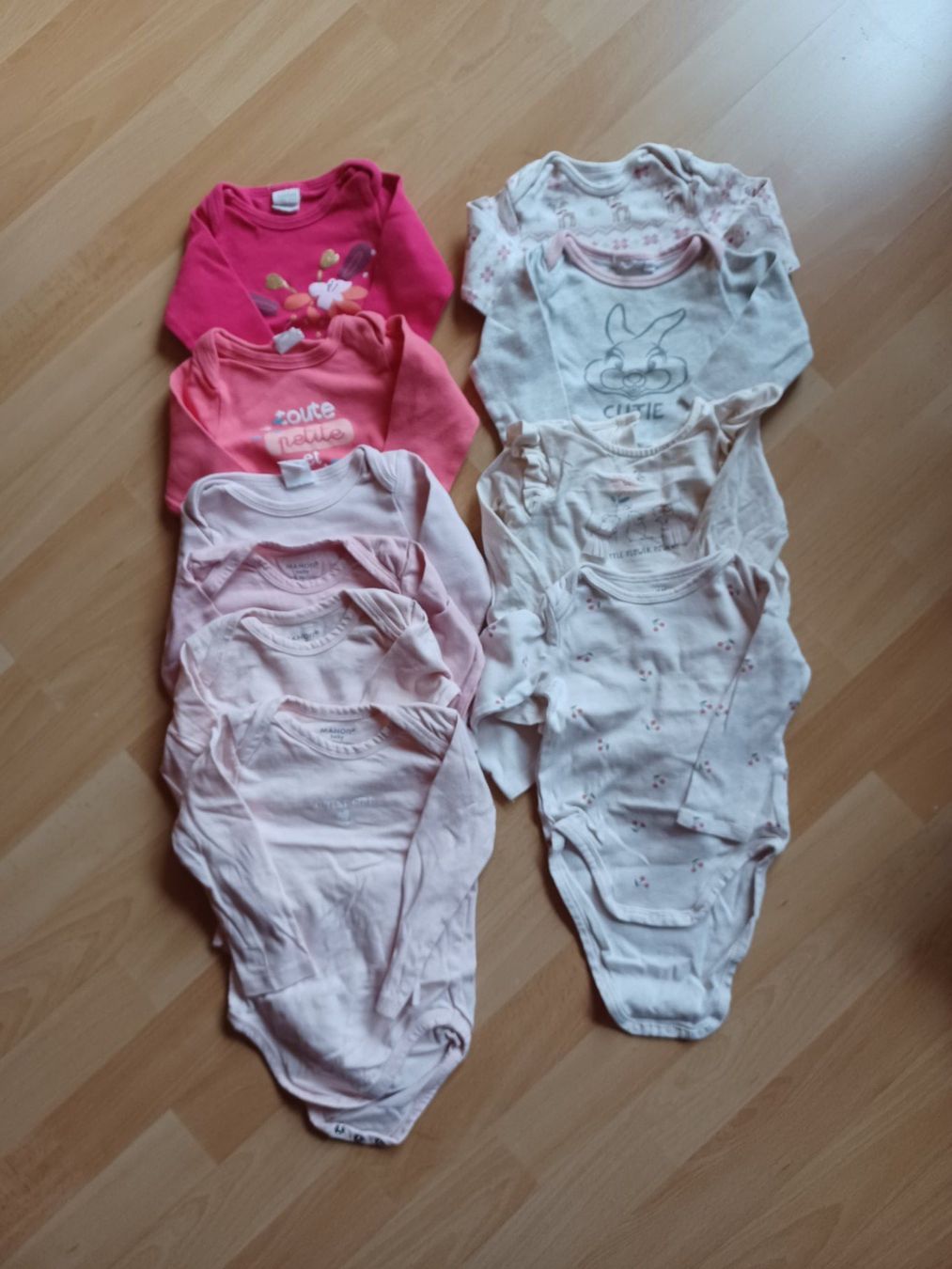 Lotti & Set di vestiti: 39 teiliges Mädchen Kleiderpaket 74 – Usato da Matt venduto da Remonso 6