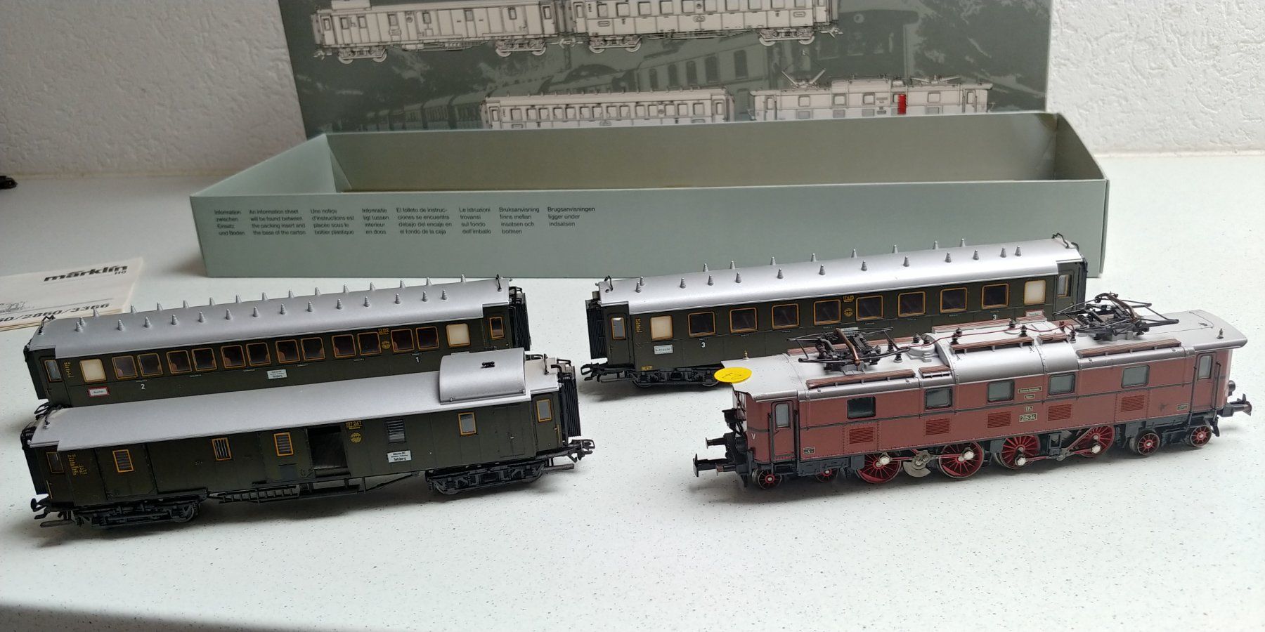 Märklin Modellini di ferrovie: Märklin Schnellzug-Set der ehemaligen DR 2660 digital – Usato da Waltenschwil venduto da Ardnas007