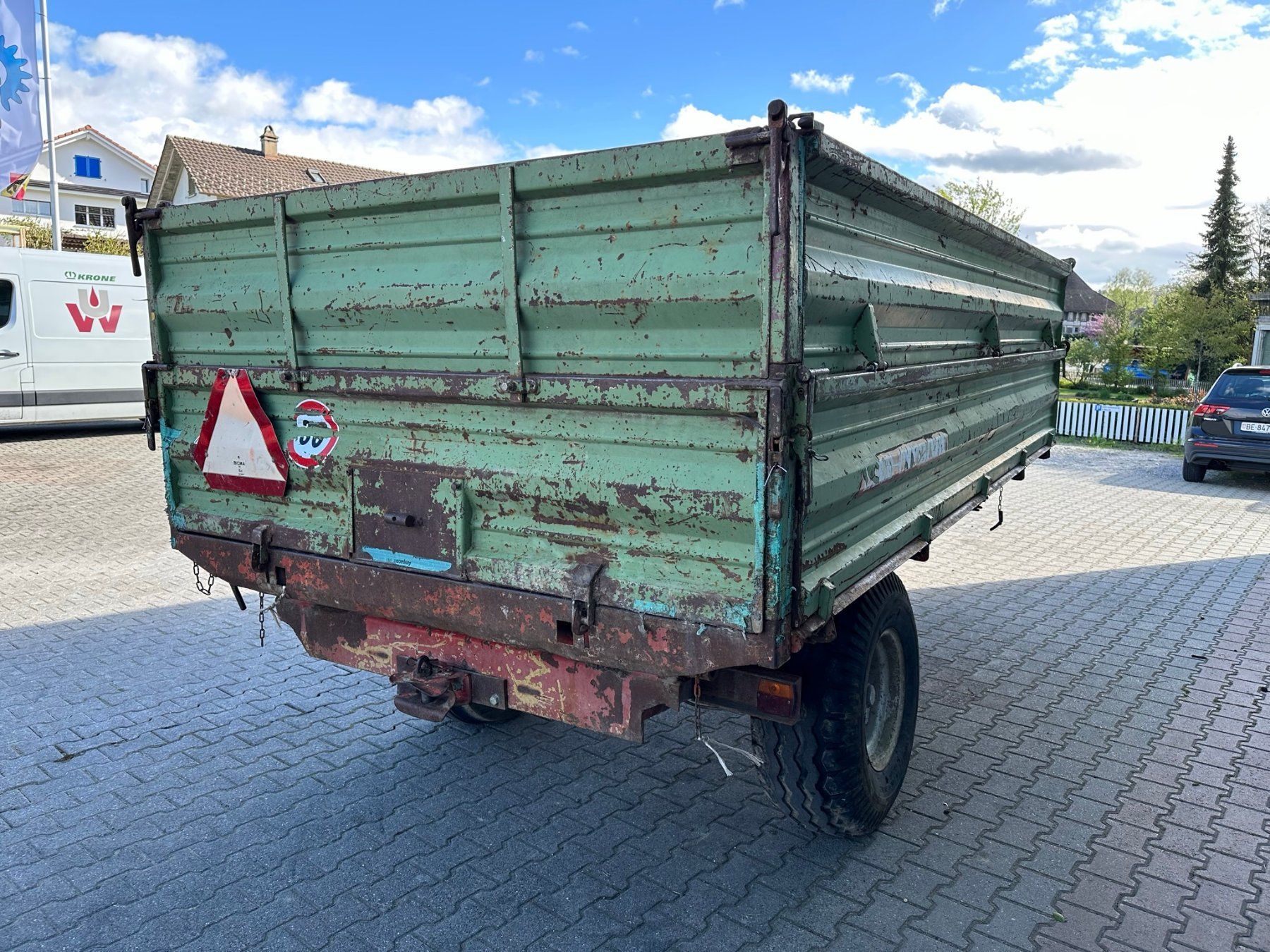 Landwirtschaftliche Anhänger: Neuhaus Farm - Container Kipper, Dreiseitenkipper – Gebraucht aus Bleienbach von  2