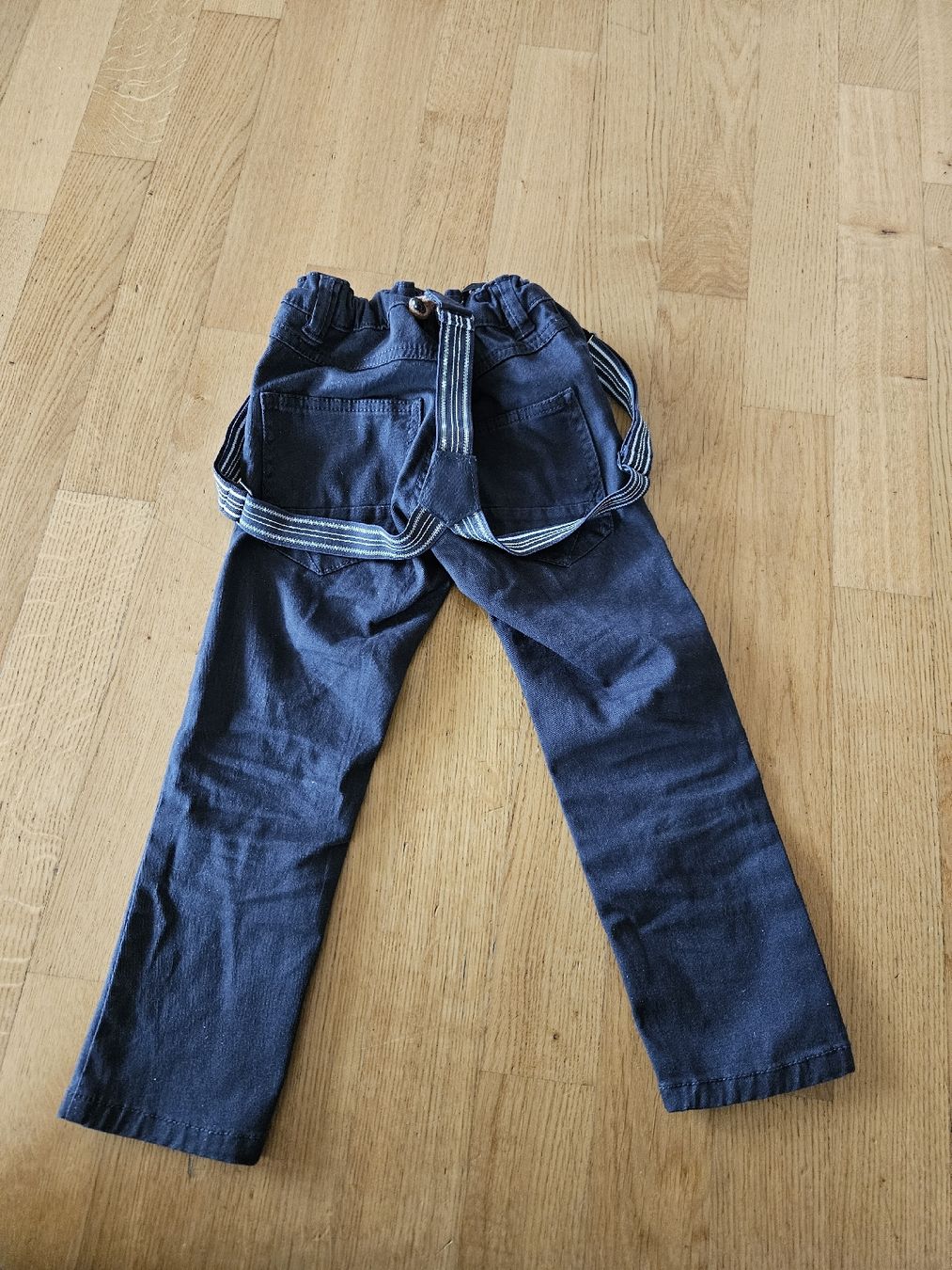 Pantaloni: Hose Grösse 104 – Usato da Rickenbach SO venduto da S.u.n.s.h.i.n.e.83 5